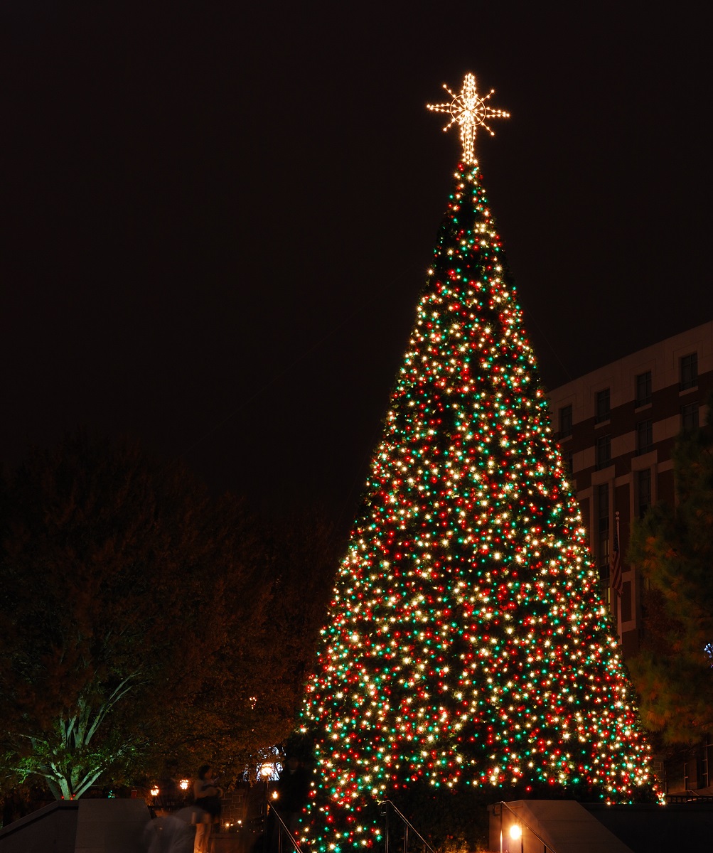 You’ll-Have-A-Great-Time-At-These-Tree-Lighting-Ceremonies-Orange-County