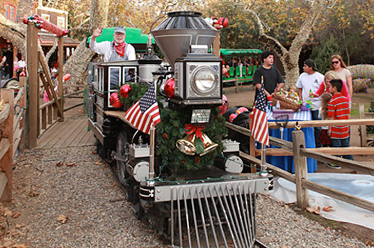 You-Can’t-Miss-Orange-County-Events-Like-the-Christmas-Train